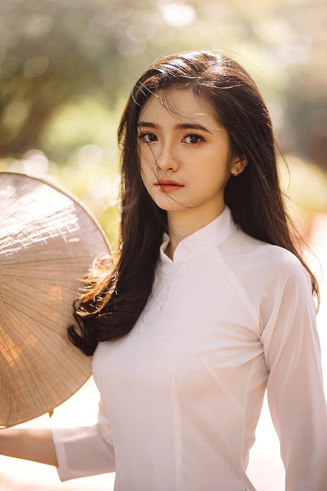 Nữ sinh ngành Dược sở hữu nhan sắc trong veo như nàng thơ ảnh 1