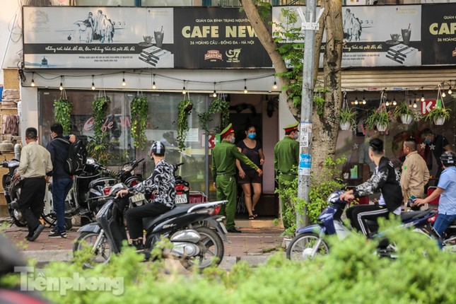 Hàng loạt quán cà phê đất 'vàng' Hà Nội tạm thời đóng cửa ảnh 11