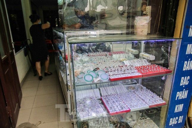 Sau cà phê, nhà hàng... phố nghề kim hoàn dọn quầy, đóng cửa tránh COVID-19 ảnh 11