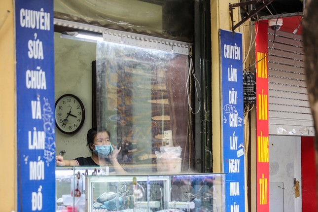 Sau cà phê, nhà hàng... phố nghề kim hoàn dọn quầy, đóng cửa tránh COVID-19 ảnh 10