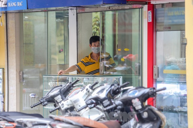 Sau cà phê, nhà hàng... phố nghề kim hoàn dọn quầy, đóng cửa tránh COVID-19 ảnh 4