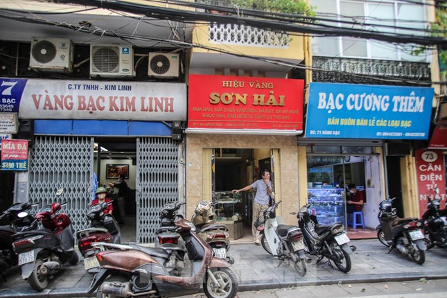 Sau cà phê, nhà hàng... phố nghề kim hoàn dọn quầy, đóng cửa tránh COVID-19 ảnh 7