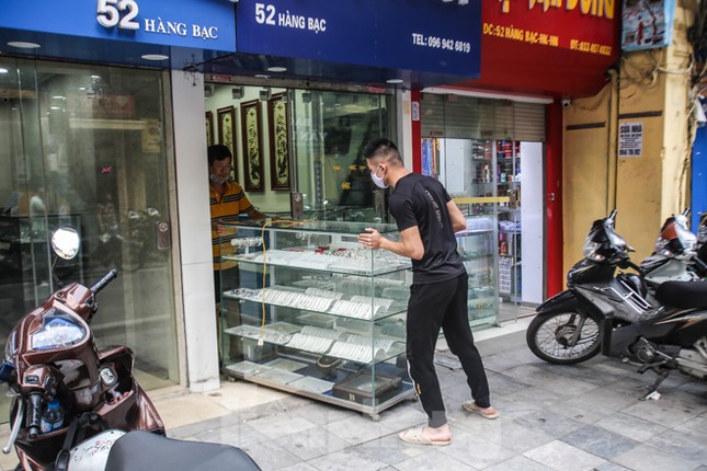 Sau cà phê, nhà hàng... phố nghề kim hoàn dọn quầy, đóng cửa tránh COVID-19 ảnh 6