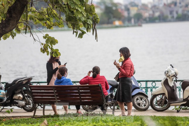 Hà Nội trước giờ 'cách ly toàn xã hội' ảnh 10