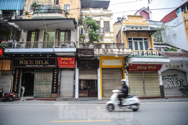 Hà Nội trước giờ 'cách ly toàn xã hội' ảnh 15