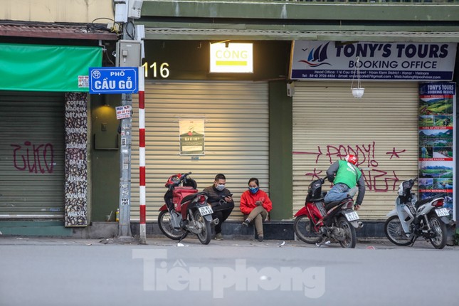 Hà Nội trước giờ 'cách ly toàn xã hội' ảnh 17