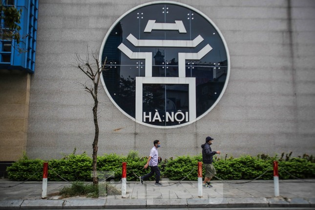 Hà Nội trước giờ 'cách ly toàn xã hội' ảnh 1