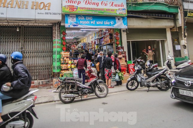 Hà Nội trước giờ 'cách ly toàn xã hội' ảnh 3