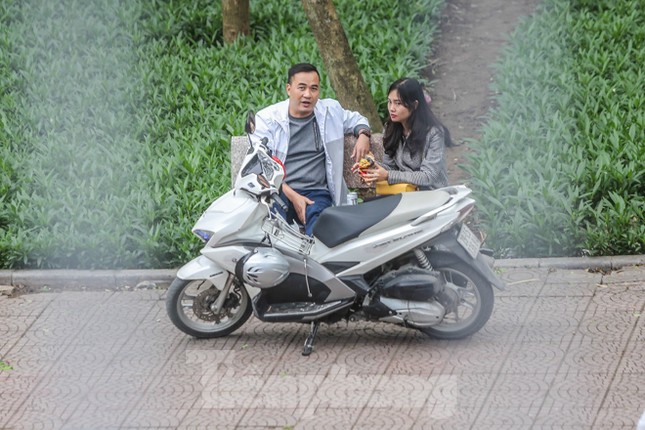 Hà Nội trước giờ 'cách ly toàn xã hội' ảnh 7