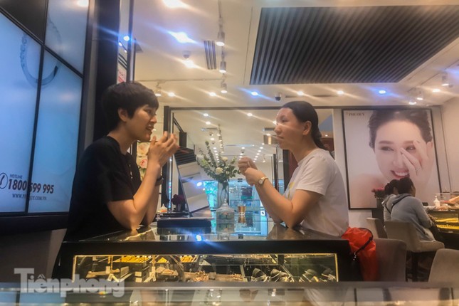 Phố vàng Hà Nội đìu hiu giữa 'cơn bão' giá lịch sử ảnh 10