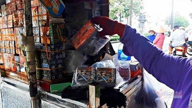 Phố bán 'thần dược sung sướng', hướng dẫn 'bẫy tình' ở Sài Gòn ảnh 2