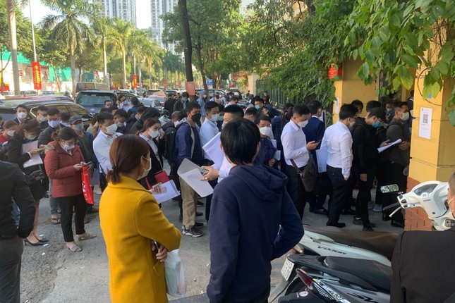 Ngày thứ 2 tắc nghẽn tại các điểm đăng ký ô tô mới ảnh 5