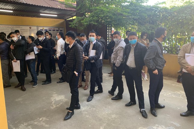 Ngày thứ 2 tắc nghẽn tại các điểm đăng ký ô tô mới ảnh 11