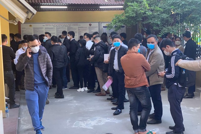 Ngày thứ 2 tắc nghẽn tại các điểm đăng ký ô tô mới ảnh 8