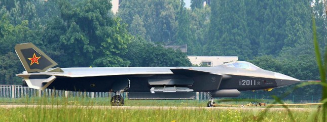Trung Quốc lộ chiến đấu cơ J-20 số hiệu “2011“ ảnh 4