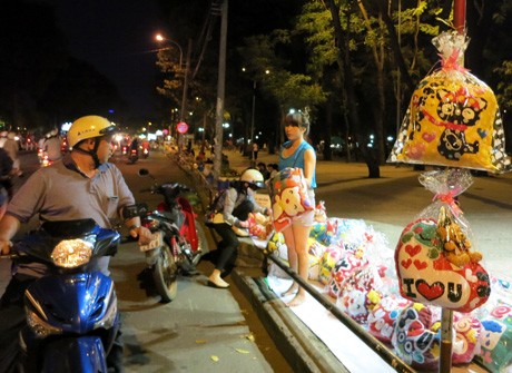 Hoa Valentine của sinh viên tự chế tung hoành đường phố ảnh 5