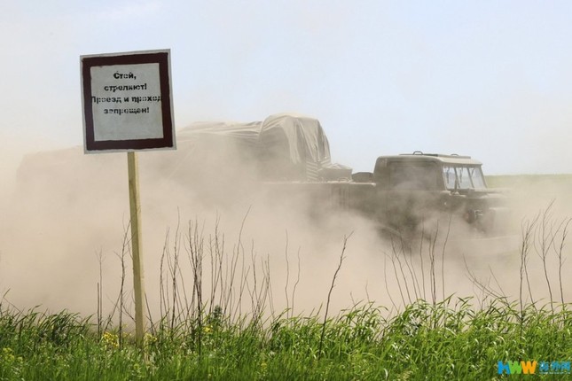 Khí tài quân sự Nga rầm rập tiến về biên giới Ukraine ảnh 4