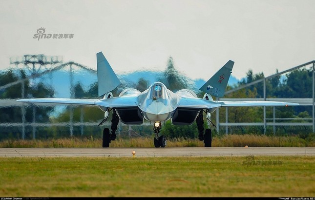 Tiêm kích J-20 Trung Quốc so đọ với siêu chiến đấu cơ T-50 Nga ảnh 1