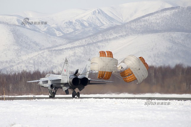 Lộ diện tiêm kích MiG-31 Nga bảo vệ vùng Viễn Đông ảnh 9