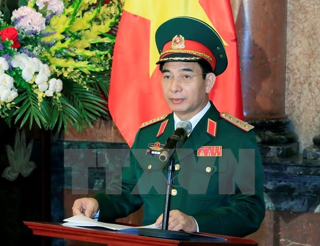 Chủ tịch nước Trần Đại Quang trao quyết định thăng quân hàm cho các sỹ quan cấp cao ảnh 1