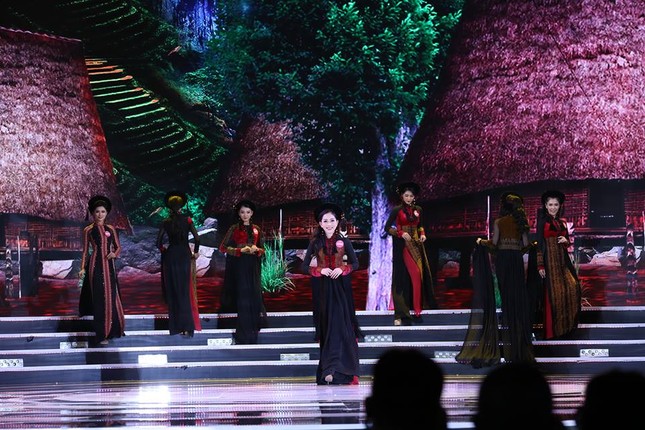 Cô gái 18 tuổi Trần Tiểu Vy đăng quang Hoa hậu Việt Nam 2018 ảnh 30