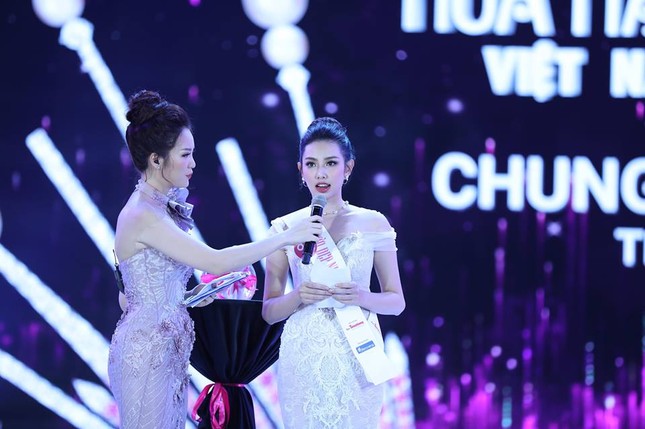 Cô gái 18 tuổi Trần Tiểu Vy đăng quang Hoa hậu Việt Nam 2018 ảnh 47