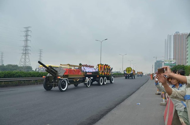Cỗ linh xa đưa Chủ tịch nước Trần Đại Quang về quê nhà ảnh 79