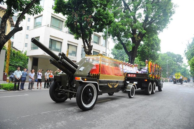 Cỗ linh xa đưa Chủ tịch nước Trần Đại Quang về quê nhà ảnh 56