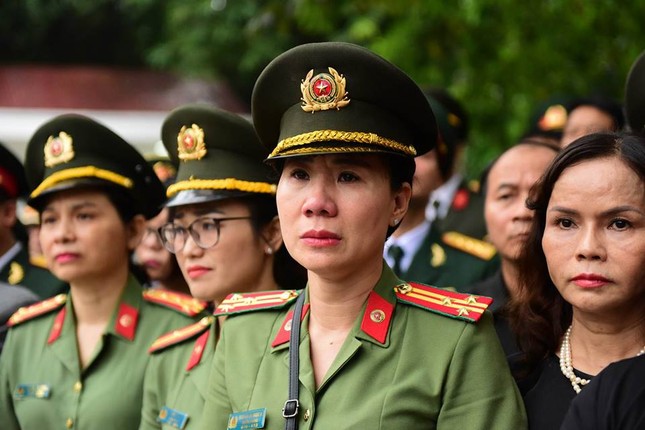 Cỗ linh xa đưa Chủ tịch nước Trần Đại Quang về quê nhà ảnh 59