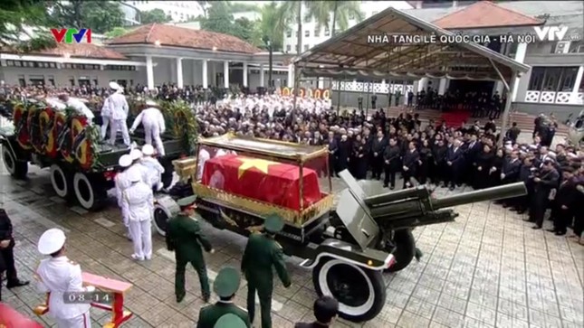 Cỗ linh xa đưa Chủ tịch nước Trần Đại Quang về quê nhà ảnh 48