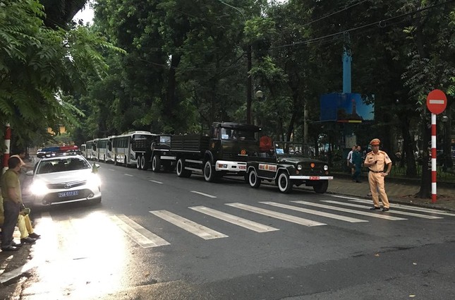 Cỗ linh xa đưa Chủ tịch nước Trần Đại Quang về quê nhà ảnh 19