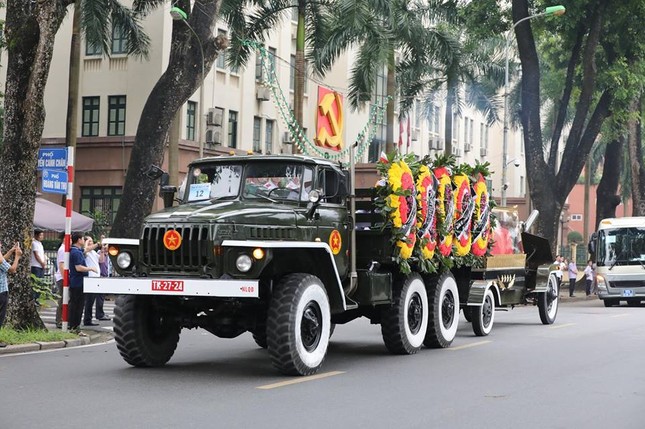Cỗ linh xa đưa Chủ tịch nước Trần Đại Quang về quê nhà ảnh 62