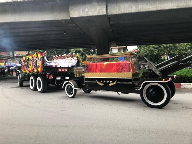 Cỗ linh xa đưa Chủ tịch nước Trần Đại Quang về quê nhà ảnh 74
