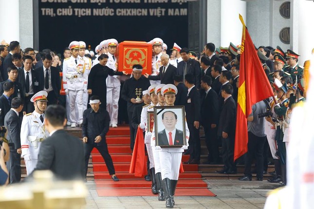 Cỗ linh xa đưa Chủ tịch nước Trần Đại Quang về quê nhà ảnh 42