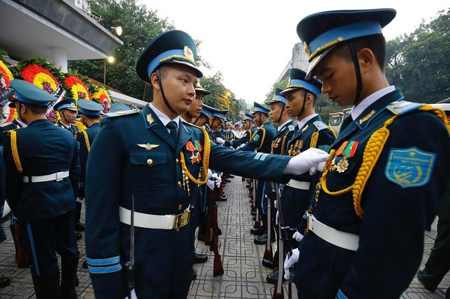 Cỗ linh xa đưa Chủ tịch nước Trần Đại Quang về quê nhà ảnh 24