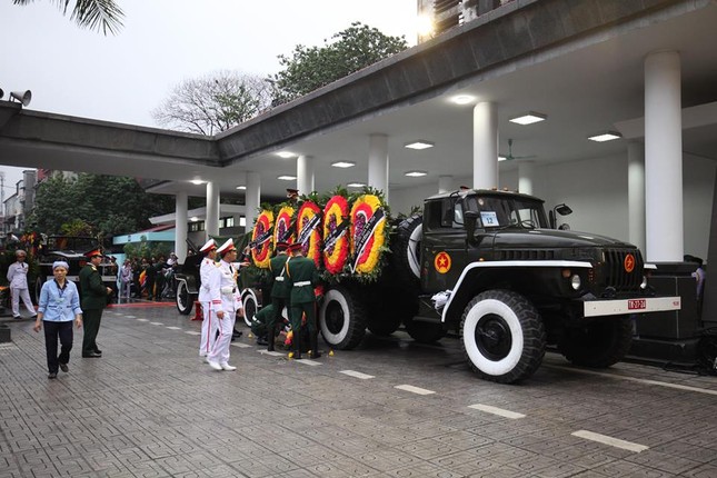 Cỗ linh xa đưa Chủ tịch nước Trần Đại Quang về quê nhà ảnh 16