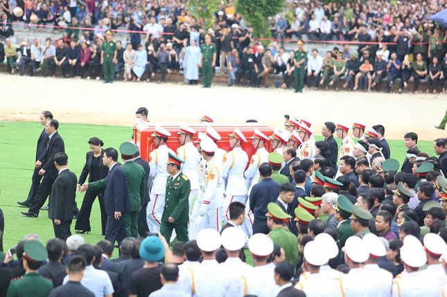 Chủ tịch nước Trần Đại Quang trở về đất mẹ ảnh 57