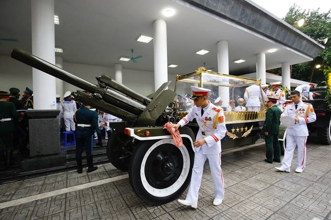 Cỗ linh xa đưa Chủ tịch nước Trần Đại Quang về quê nhà ảnh 22