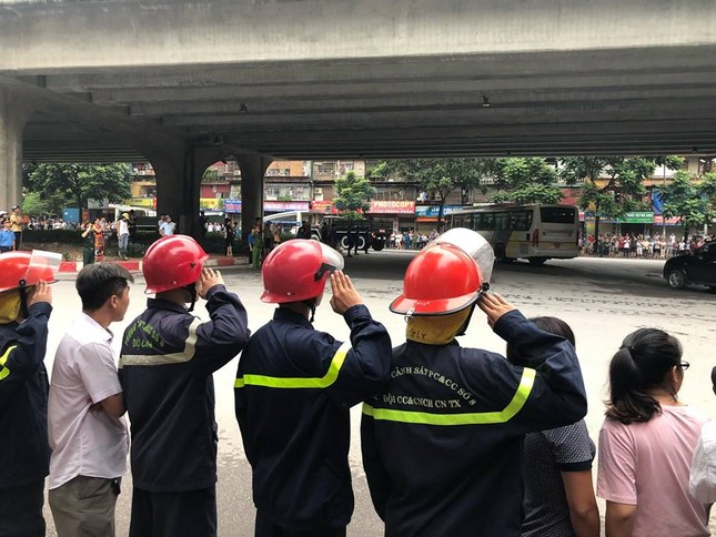 Cỗ linh xa đưa Chủ tịch nước Trần Đại Quang về quê nhà ảnh 76
