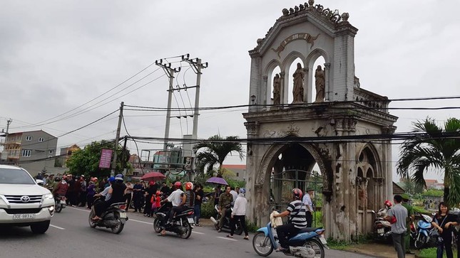 Cỗ linh xa đưa Chủ tịch nước Trần Đại Quang về quê nhà ảnh 81
