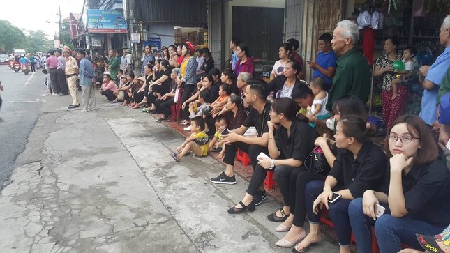 Cỗ linh xa đưa Chủ tịch nước Trần Đại Quang về quê nhà ảnh 82
