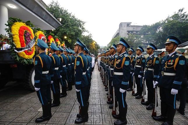 Cỗ linh xa đưa Chủ tịch nước Trần Đại Quang về quê nhà ảnh 26