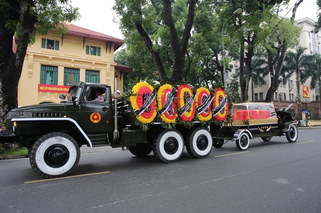 Cỗ linh xa đưa Chủ tịch nước Trần Đại Quang về quê nhà ảnh 66