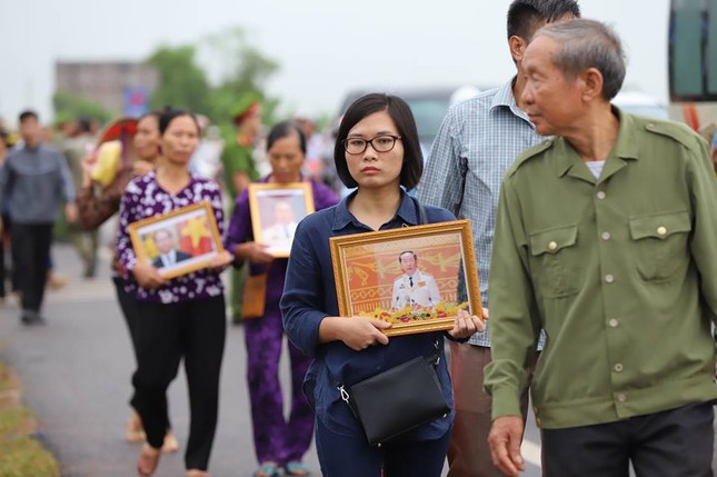 Cỗ linh xa đưa Chủ tịch nước Trần Đại Quang về quê nhà ảnh 73