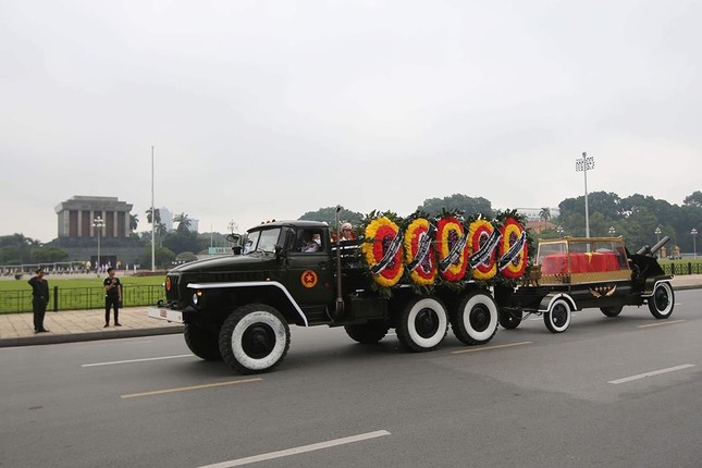 Cỗ linh xa đưa Chủ tịch nước Trần Đại Quang về quê nhà ảnh 54