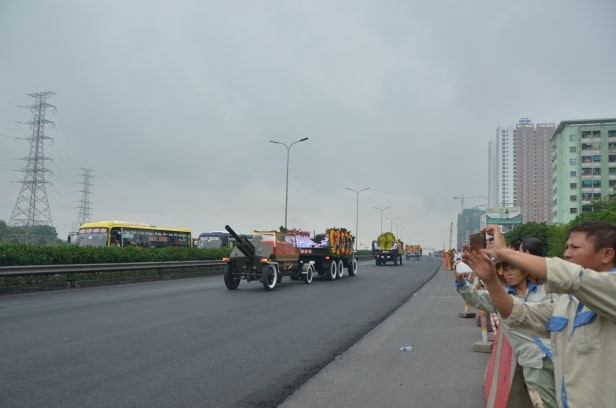 Cỗ linh xa đưa Chủ tịch nước Trần Đại Quang về quê nhà ảnh 78