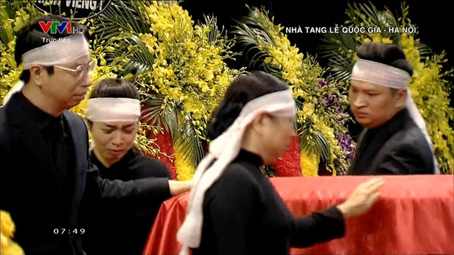 Cỗ linh xa đưa Chủ tịch nước Trần Đại Quang về quê nhà ảnh 39