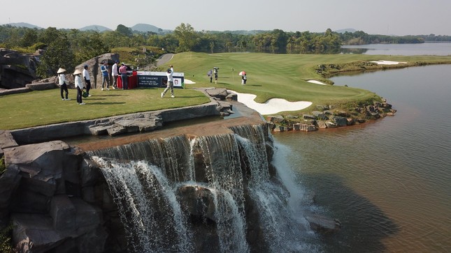 144 golfer và 6 giờ trải nghiệm thú vị trên sân Kings Course ảnh 45