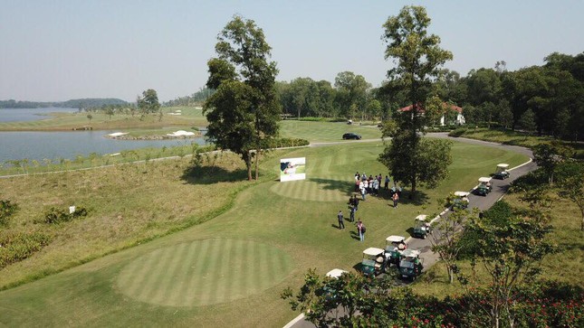 144 golfer và 6 giờ trải nghiệm thú vị trên sân Kings Course ảnh 37