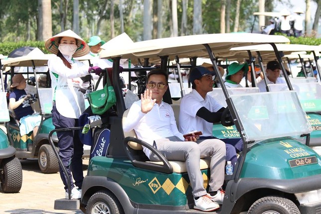 144 golfer và 6 giờ trải nghiệm thú vị trên sân Kings Course ảnh 30